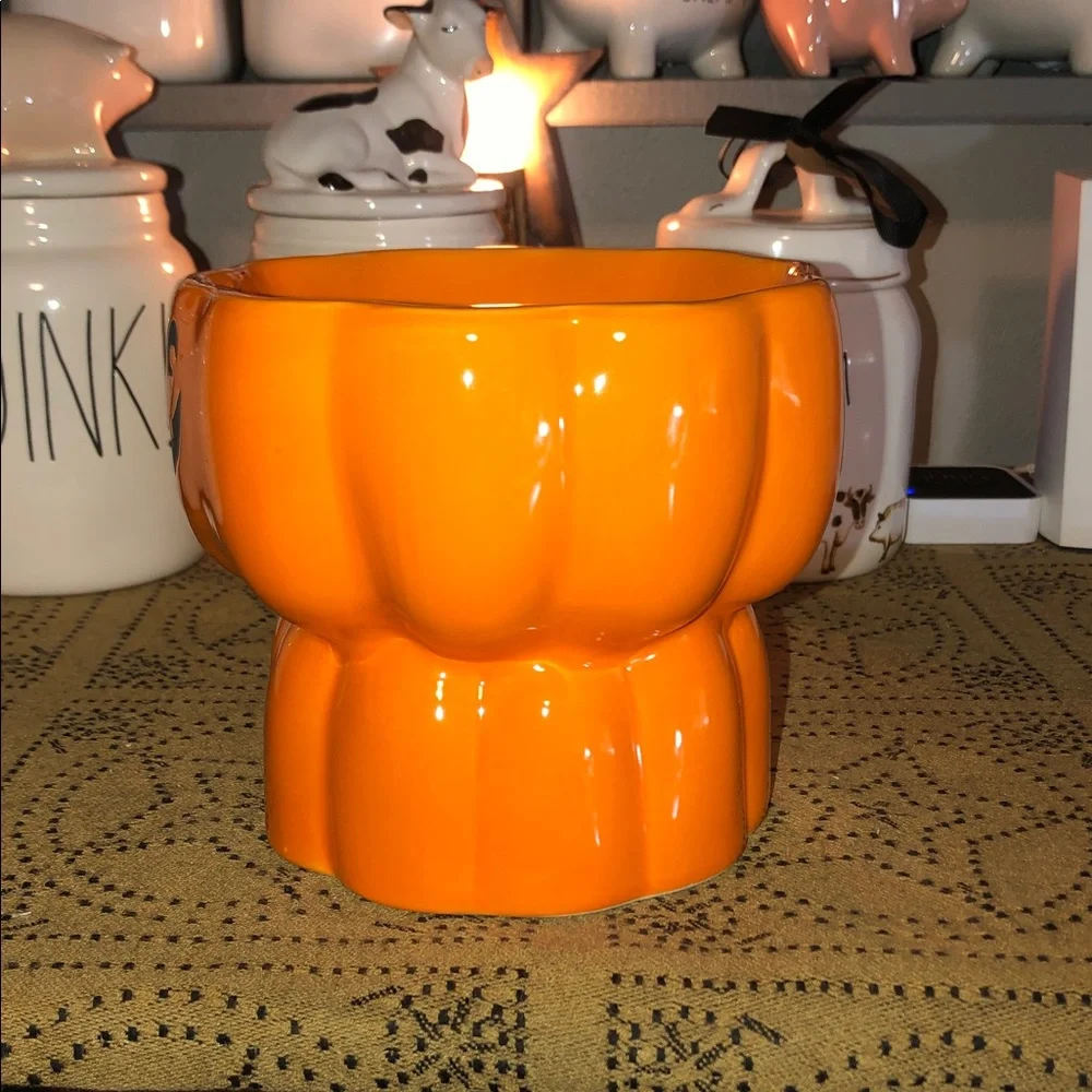 Rae Dunn HEY BOO Dog/Cat Dish on a Pedestal